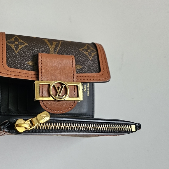Louis Vuitton Dauphine Compact Wallet - Microchipped - Picture 7 of 8